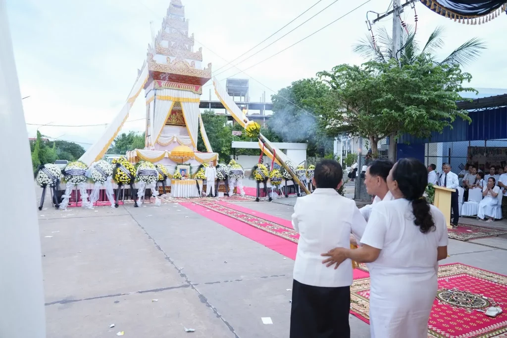 លោកជំទាវបណ្ឌិតសាស្ត្រាចារ្យ ភឿង សកុណា រដ្ឋមន្ត្រីក្រសួងវប្បធម៌និងវិចិត្រសិល្បៈ និងជាប្រធានក្រុមប្រឹក្សាភិបាលអាជ្ញាធរជាតិអប្សរា នាល្ងាចថ្ងៃទី៣ ខែមិថុនា ឆ្នាំ២០២៦ បានផ្តល់កិត្តិយសប្រទានភ្លើងបូជាសព ឯកឧត្ដម ជុំ សុភមករា អគ្គនាយករងអាជ្ញាធរជាតិអប្សរា ដែលបានទទួលមរណភាពកាលពីថ្ងៃទី១ខែមិថុនា ឆ្នាំ២០២៦ ក្នុងជន្មាយុ៤៤ឆ្នាំ ដោយឧបទេវហេតុគ្រោះថ្នាក់ចរាចរ។