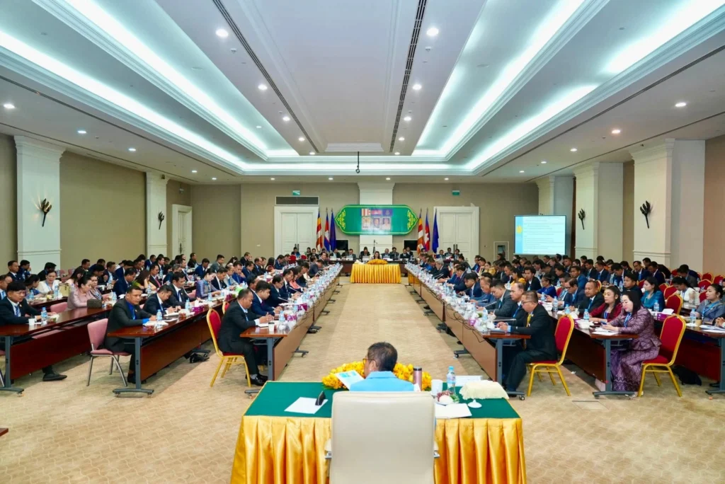 Her Excellency Academician Dr. Phoeurng Sackona, Minister of Culture and Fine Arts, Leads Ministry Delegation to Attend Presentation and Discussion Meeting within the Framework of the Supreme Consultation and Forum on the Governance of the Preservation, Protection, and Management of Cultural Heritage and National Identity