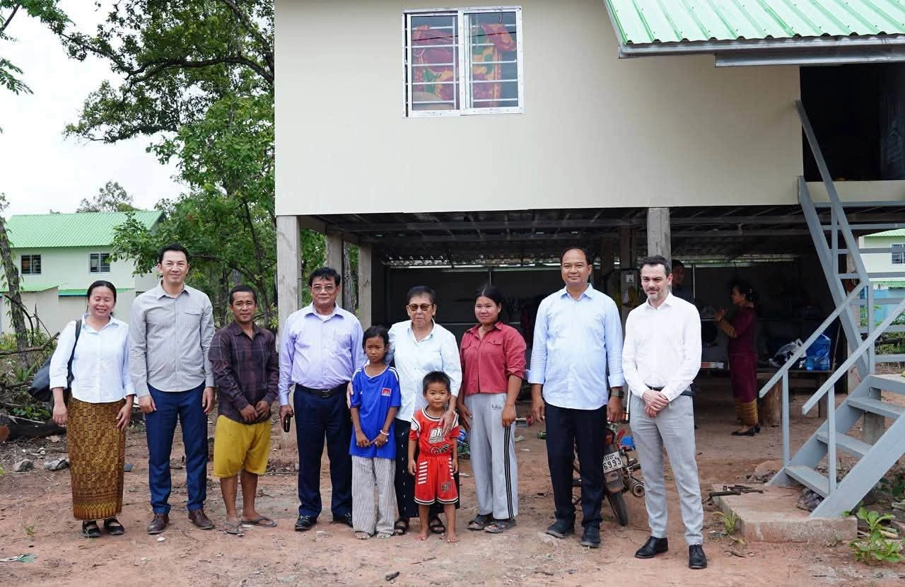 H.E. Academician Minister of Culture and Fine Arts Visits Displaced Families in Preah Vihear Province