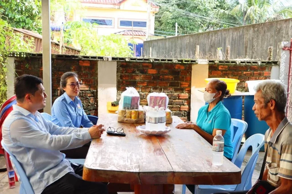 H.E. Dr. Hei Virak Visits Former Culture Department Director and Dance Teachers in Koh Kong
