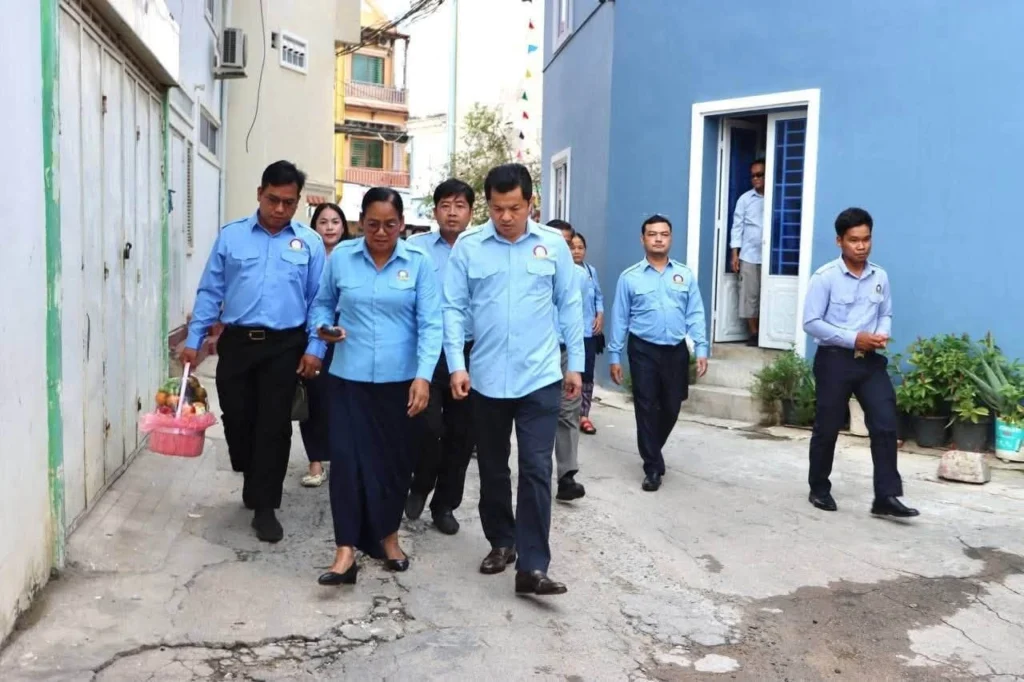 H.E. Dr. Hei Virak, High Representative of H.E. Academician Phoeurng Sackona, visits and meets with the former Director of the Kandal Provincial Department of Culture and Fine Arts