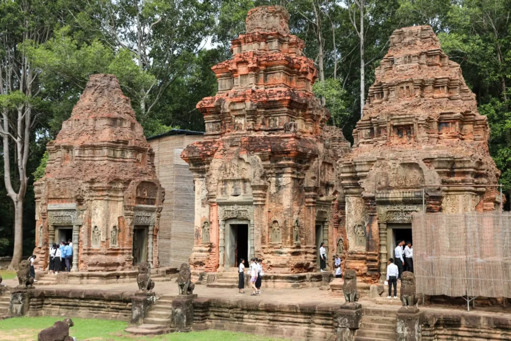 Hun Sen Prasat Bakong High School Students Explore the Secrets of Ancient Temples