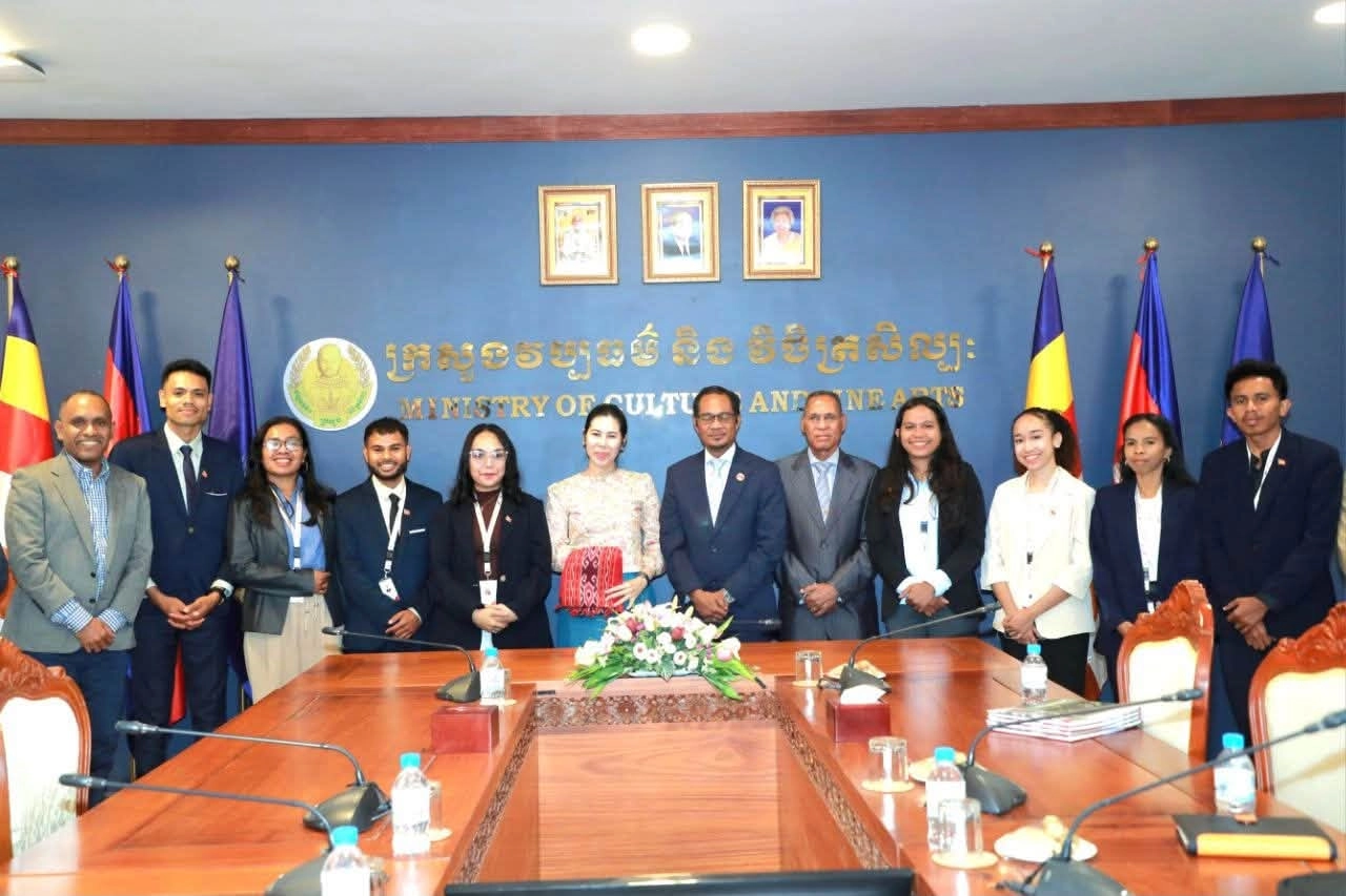 Her Excellency Pen Monimakara, Secretary of State, Receives Delegation of the Future Leader ASEAN Program (FLBA) of the Democratic Republic of Timor-Leste