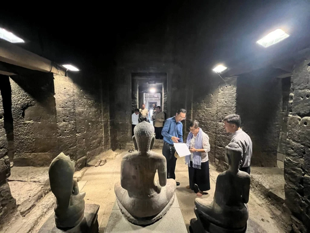 Her Excellency Academician Minister Phoeurng Sackona, Minister of Culture and Fine Arts and President of the Board of Directors of the APSARA National Authority, Inspects Ongoing Work in the Angkor Region