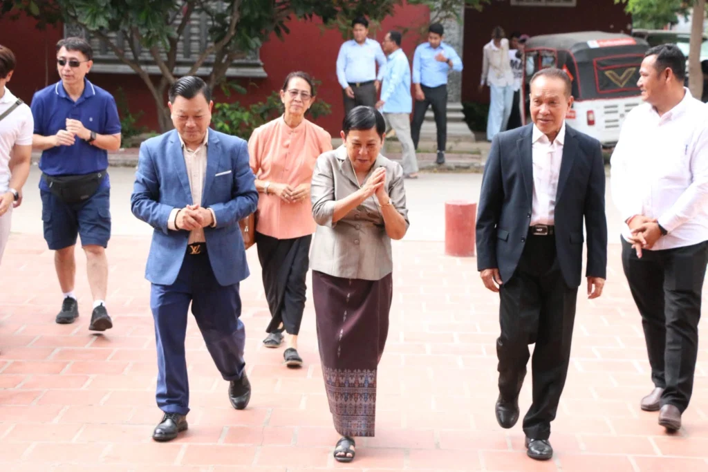 Her Excellency Academician Minister Phoeurng Sackona Presides over the Opening of the Art Student Exhibition and Final Examination for the 2025–2026 Academic Year at the Secondary School of Fine Arts