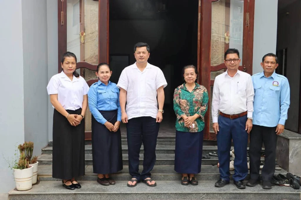 His Excellency Hei Virak Represents Her Excellency Academician Minister Phoeurng Sackona in Visiting Former Directors of Culture and Fine Arts Departments in Pursat and Siem Reap