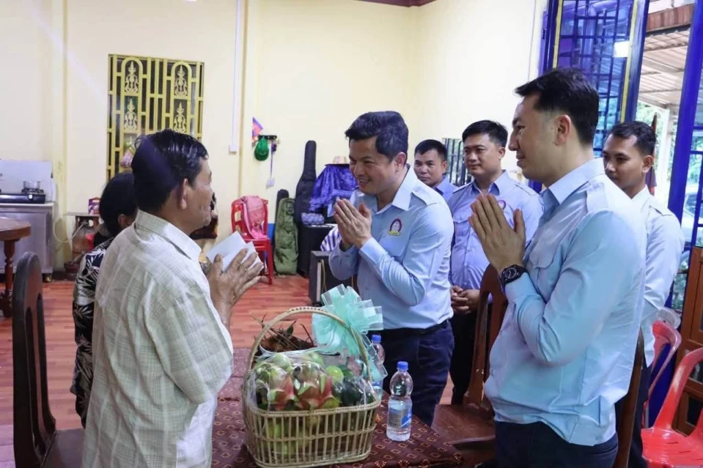 His Excellency Hei Virak Visits Mr. Im Channa, Former Director of the Mondulkiri Provincial Department of Culture and Fine Arts