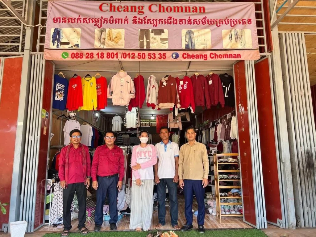 Kampong Thom Department of Culture Collaborates with Prasat Sambour District Authorities to Instruct Vendors Selling Inappropriate T-Shirts