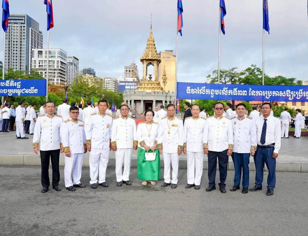 Ministry of Culture and Fine Arts delegation attends the lotus bud floral offering in homage to the Constitution of the Kingdom of Cambodia.