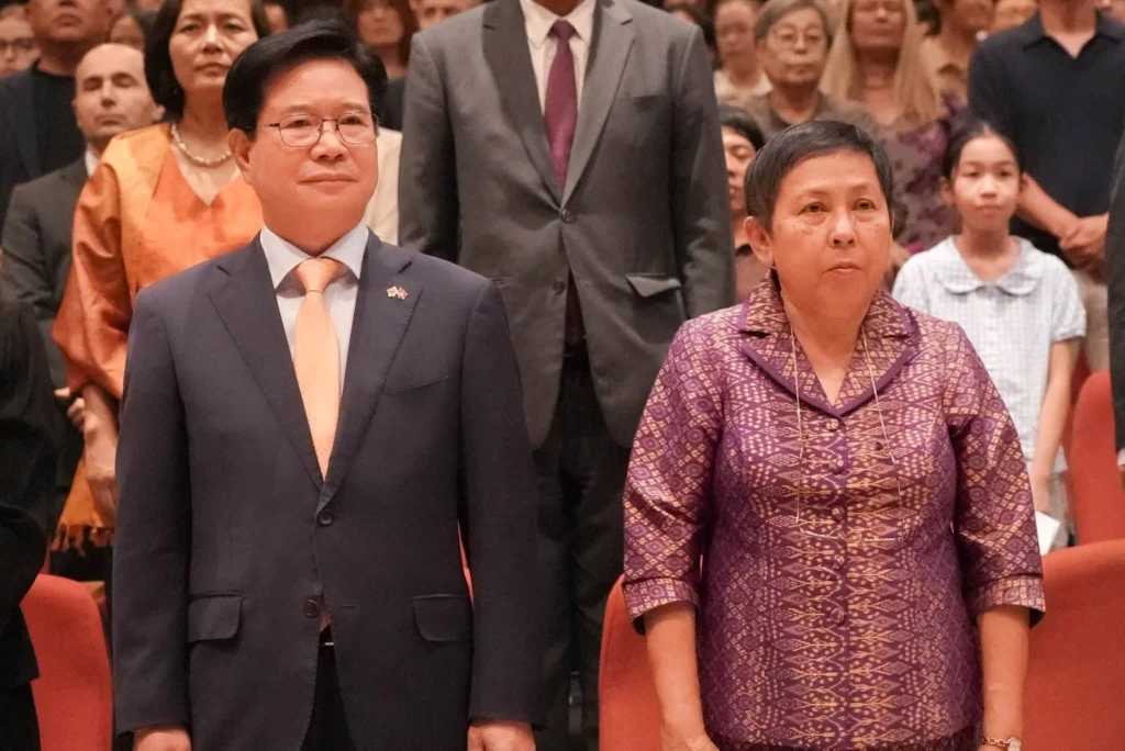 On the evening of September 18, 2026, Her Excellency Academician Phoeurng Sackona, Minister of Culture and Fine Arts, presided over the artistic performance “The Film Delivery Man” at Chaktomuk Conference Hall, organized by the Embassy of the Republic of Korea in Cambodia.