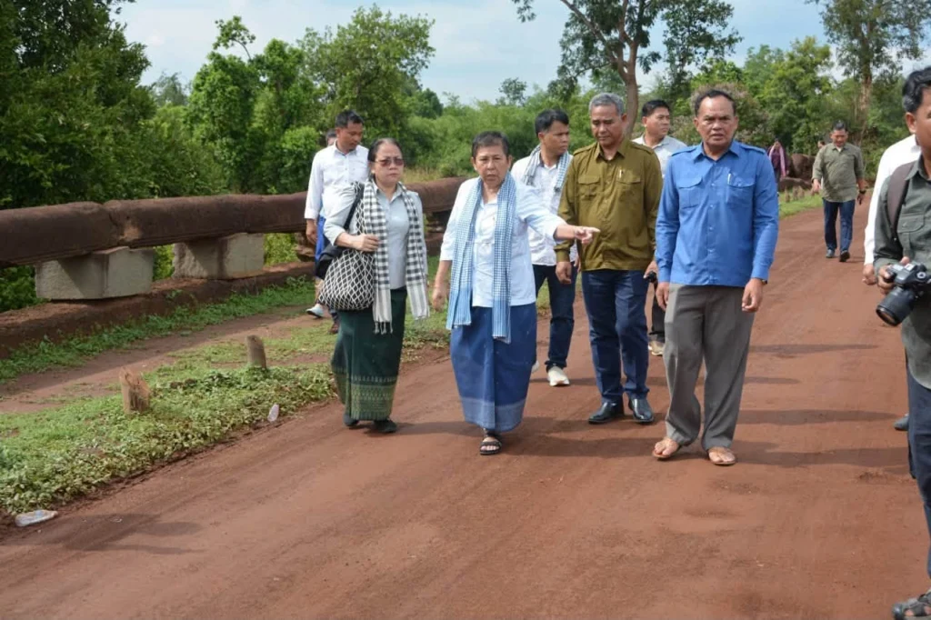 Her Excellency Academician Minister of Culture and Fine Arts Leads Delegation to Inspect Spean Toap Ancient Bridge in Oddar Meanchey Province