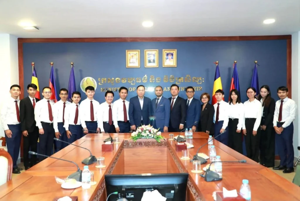His Excellency Hab Touch Receives Dr. Nhil Ratana, President of Soviet and Russian Alumni Association of Cambodia