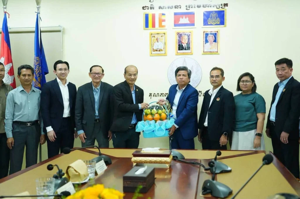 RUFA Board of Directors Holds 6th Meeting of 2nd Term to Review Work Achievements and University Development Directions