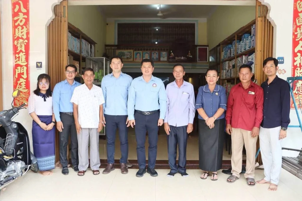ឯកឧត្តម ហ៊ឺ វីរៈ និង ឯកឧត្តម ហ៊ឺ តារា អញ្ជើញសួរសុខទុក្ខ លោក អ៊ុន ហៃ អតីតប្រធានមន្ទីរវប្បធម៌និងវិចិត្រសិល្បៈខេត្តព្រៃវែង